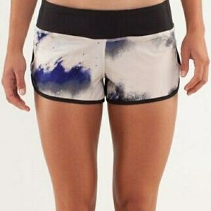 Lululemon Speed Up Short Milky Way Galaxy Blue Cream Black sz 2